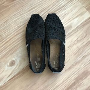Ladies Toms size 7.5